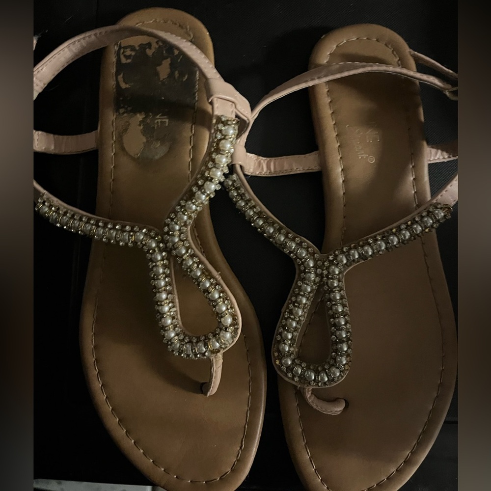 Madeline Stuart Elegant Pearl-Embellished Tan Sandals 8.5 slip-on slingback - Picture 4 of 4
